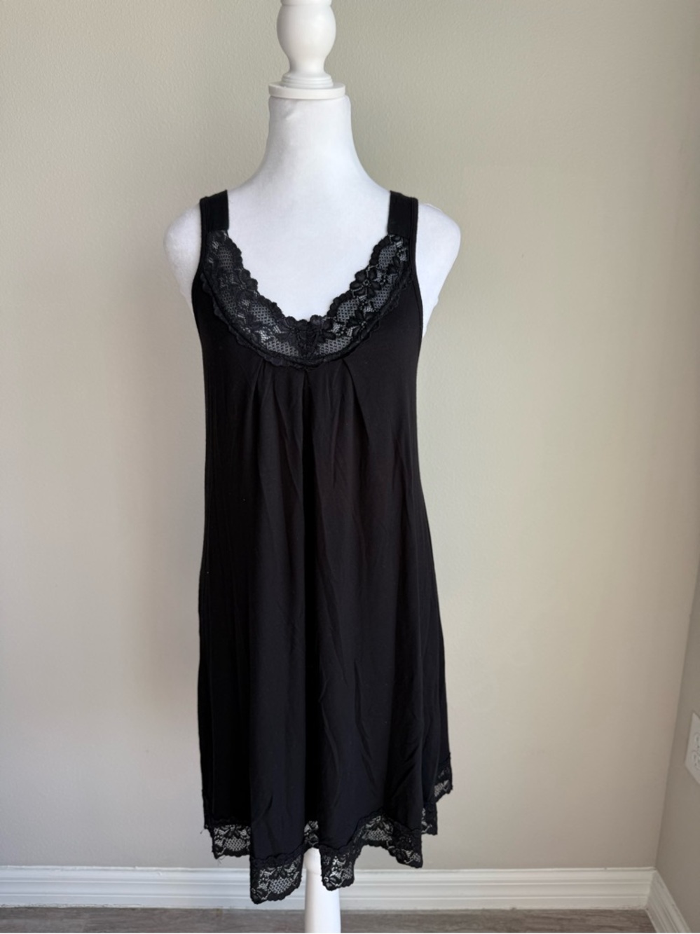 Women’s short black sleeveless nightgown.